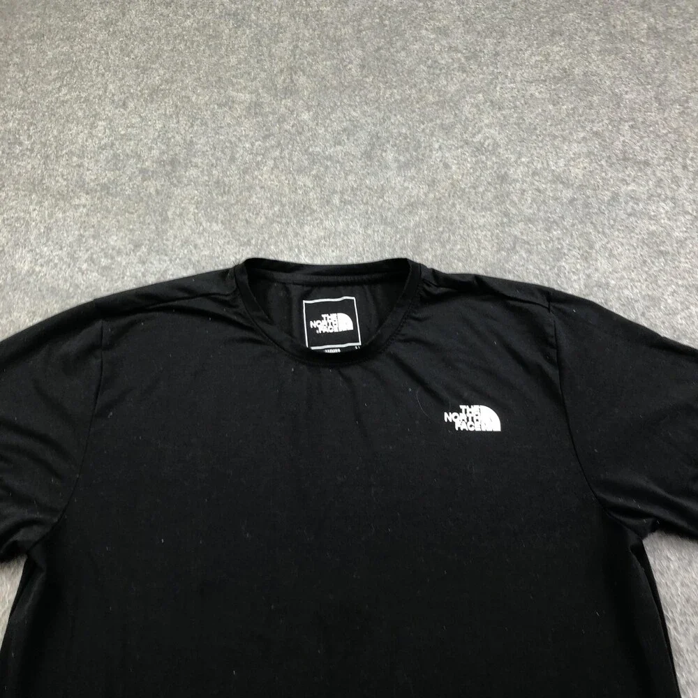 The North Face Shirt Mens Medium Black Solid Logo Tagless Tee Outdoor Casual - Picture 4 of 9
